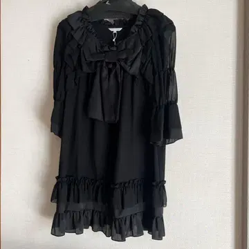 TO BE CHIC 블랙 프릴 튜닉 택 포함.