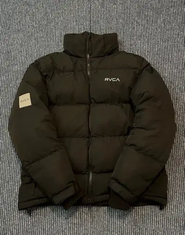RVCA 블랙 다운 자켓