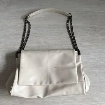 ZARA 플랩 락카 숄더백 화이트