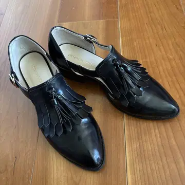 프린지 장식 블랙 로퍼 펌프스