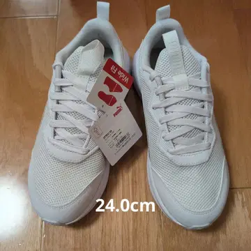 PUMA 와이드핏 스니커즈 24.0cm 화이트