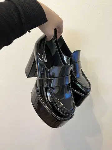attagirl 통굽 블랙 로퍼 힐