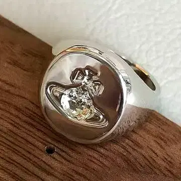 비비안 입체 토성 로고 반지