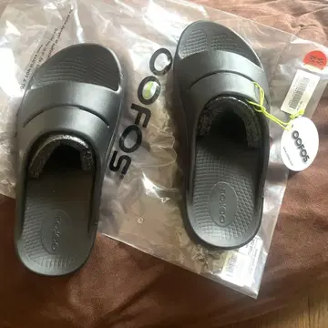 [ 미사용 새상품 ] OOFOS OOahh 우포스 리커버리 샌들 24cm