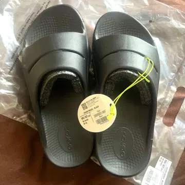 [ 미사용 새상품 ] OOFOS OOahh 우포스 리커버리 샌들 24cm