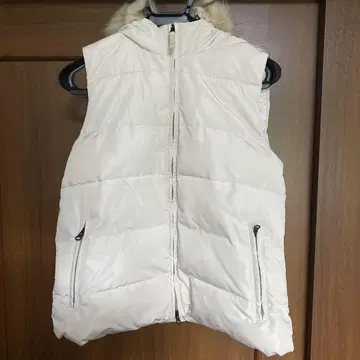 GAP 화이트 후드 부착 다운 베스트 XXS 사이즈