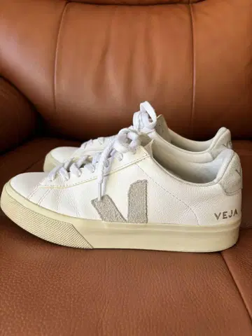 VEJA 화이트 스니커즈