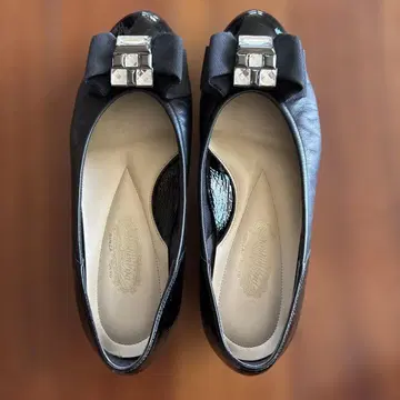 요시노야 긴자 도쿄 비쥬 리본 포함 블랙 펌프스
