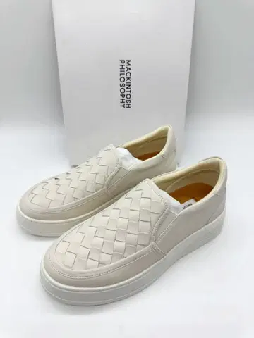 새상품 매킨토시 통굽 메쉬 스니커즈 화이트 24cm