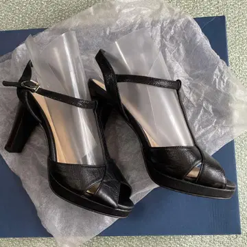 블랙 오픈토 하이힐
