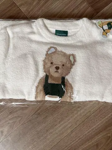 젤라피케 파우더 베어 자카드 풀오버 화이트