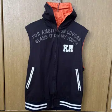 KARL HELMUT 후드 부착 베스트 블랙/오렌지