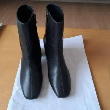 블랙 지퍼 부티