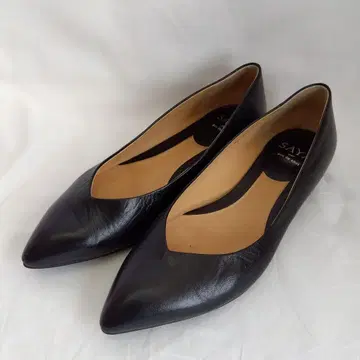 SAYA 블랙 플랫슈즈