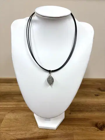 잎 모양 펜던트 가죽 목걸이