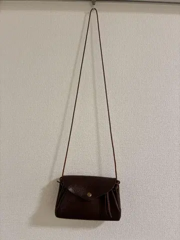 다크 브라운 도치기 가죽 숄더백