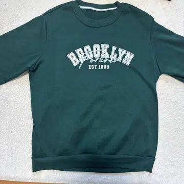 BROOKLYN 프린트 맨투맨 다크 그린