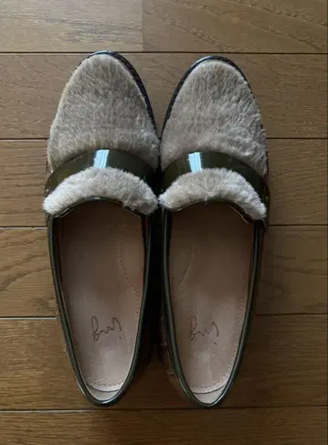 잉그 올리브 그린 베이지 크로커다일 로퍼