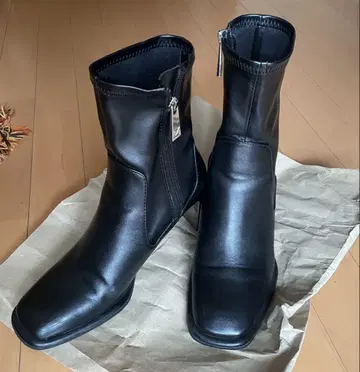 자라 블랙 메탈릭힐 숏부츠
