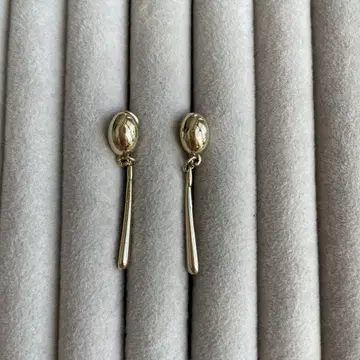 MONET 골드 컬러 귀찌