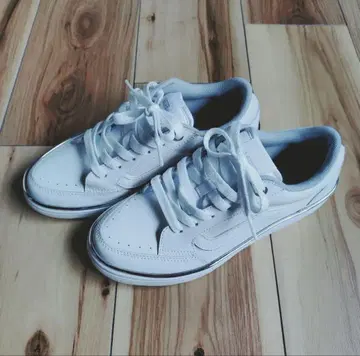 VANS V2940MTL CANORA WHITE/SILVER 23.5cm
