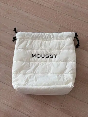 MOUSSY 아이보리 퀼팅 숄더백