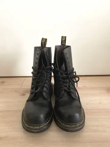 닥터마틴 10홀 부츠 UK4 블랙