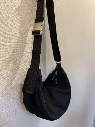 탑카피 하프문형 숄더백