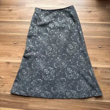TRUDEA 울 스커트 허리 64cm