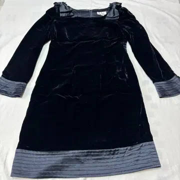 세일 물건 정리중 블랙 리본 포함 벨벳 원피스 L 사이즈