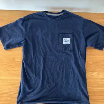 Patagonia 네이비 T셔츠 포켓 부착