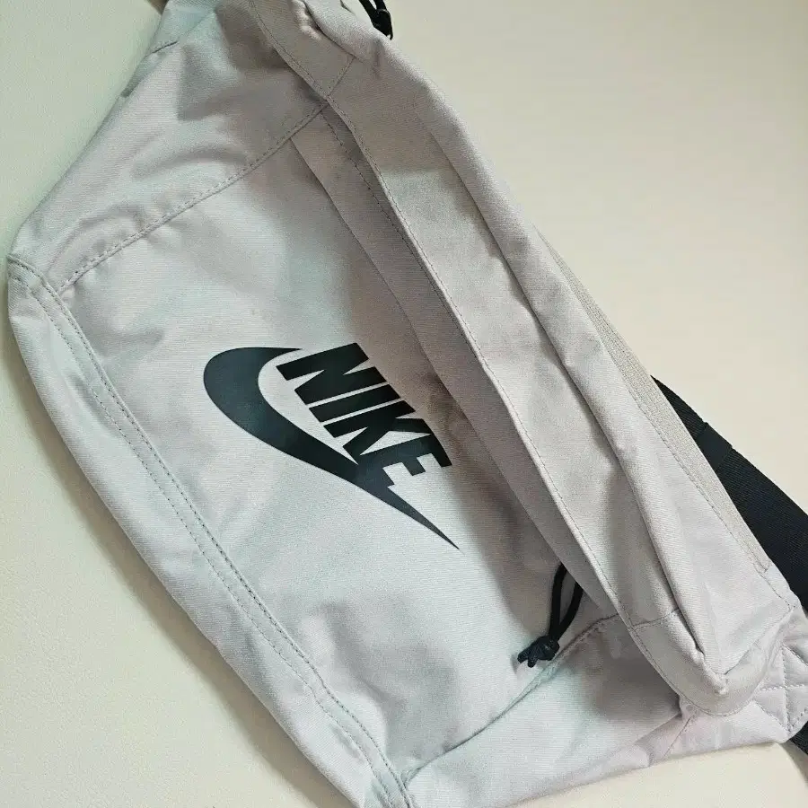 wang yibo nike bag