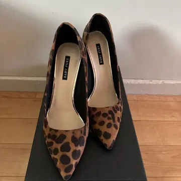 BABY PURE 레오파드 무늬 하이힐 23.5cm