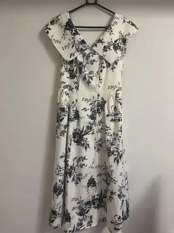 Her lip to Secret Garden Midi Dress