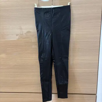 H&M 블랙 스파츠 EUR
