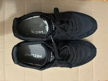 MIZUNO 블랙 스니커즈 마가렛호웰