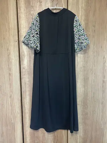 malla 자수 반팔 A라인 원피스