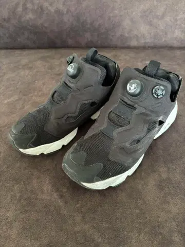 리복 펌프 퓨리 블랙 스니커즈