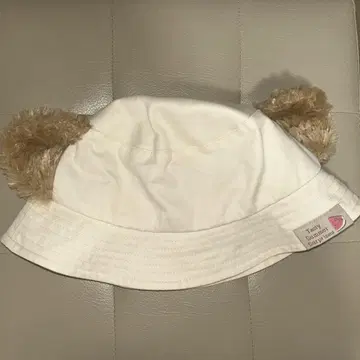 더피 귀 달린 버킷 햇 화이트