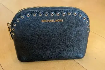 MICHAEL KORS 스터드 장식 파우치 블랙
