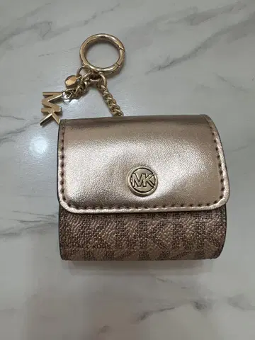 Michael Kors 핑크 골드 AirPods 케이스