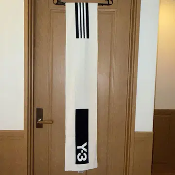 Y-3 스트라이프 머플러 화이트