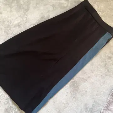 루카 타이트 스커트