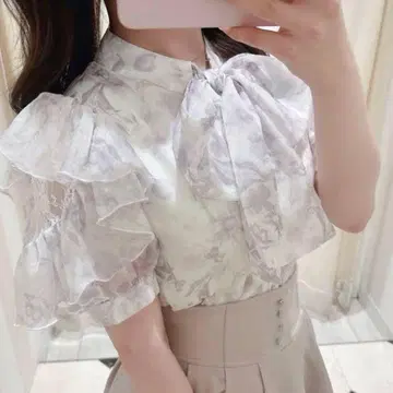 evelyn 꽃무늬 프릴 상의