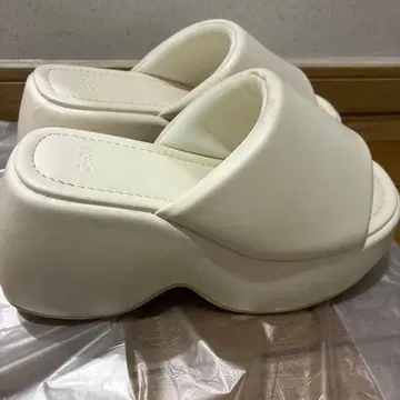 화이트 플랫폼 샌들