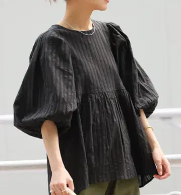 저널 스탠다드 리룸 도비 퍼프 슬리브 블라우스 블랙