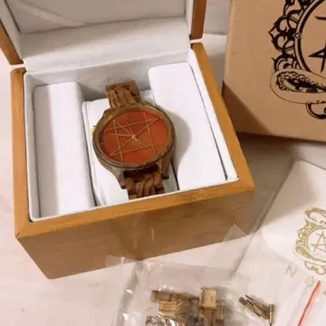 상태 양호 NOZ 손목시계 카넬리안 제브라 우드 42mm