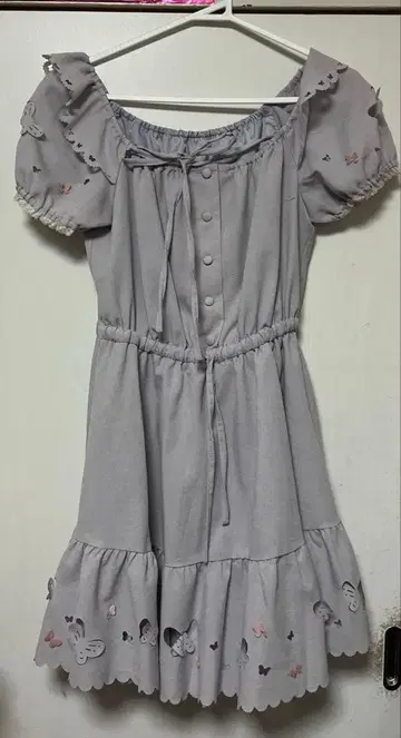 그레이 반팔 미니 원피스 프릴 자수