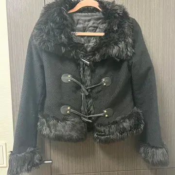 d.i.a. 퍼 달린 숏 기장 더플 코트