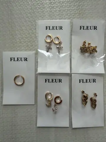 FLEUR 금속 알레르기 방지 녹슬지 않는 귀걸이 4개 세트 & 반지